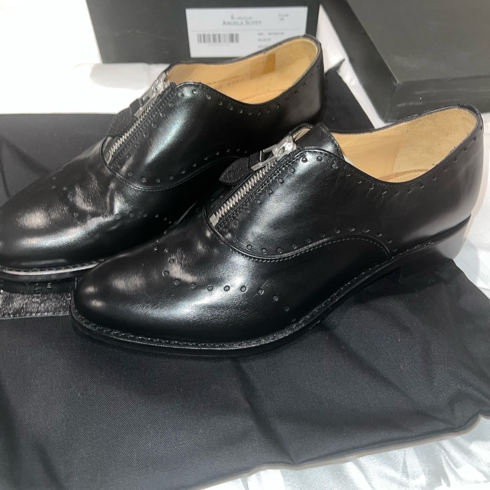 Tried on only, NEVER WORN. Comes with box. Chic oxfords.